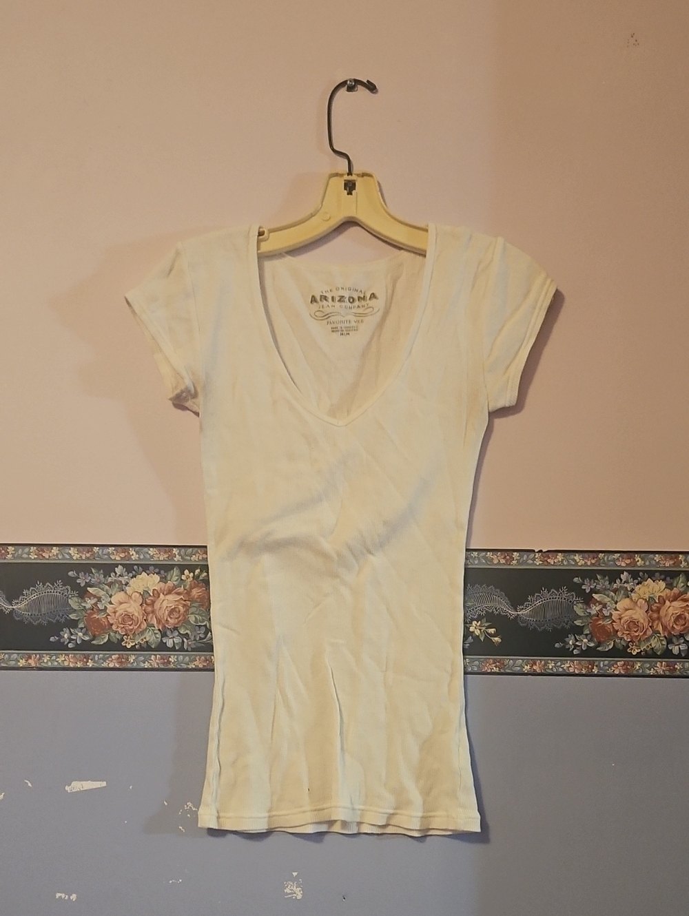 Arizona Jean Company Cream Short-Sleeve V-Neck Tee